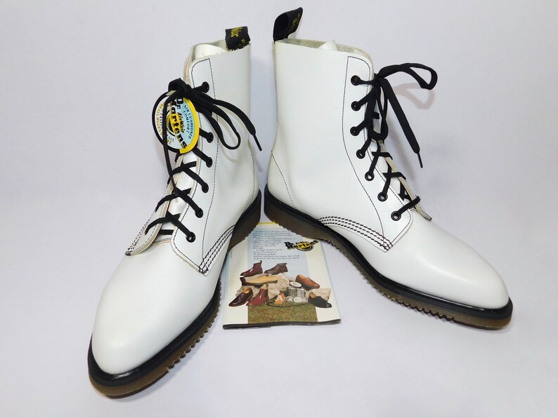 dr martens pointed toe