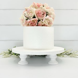 Weißer Kuchenständer 10 "runder Hochzeitstortenständer, Bauernhaus-Auftritt, rustikale Hochzeitsdekoration, Landtischdekoration, handbemaltes Naturholz