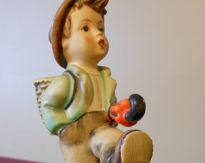 M.I. Hummel Figurine "The Happy Traveler" #79 TMK2