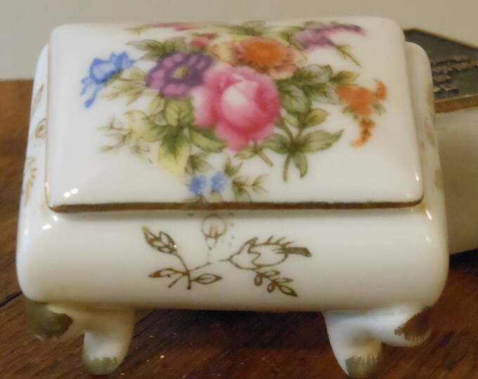 Small Footed Trinket Box with Floral Design (Crossed Swords, NE1889)