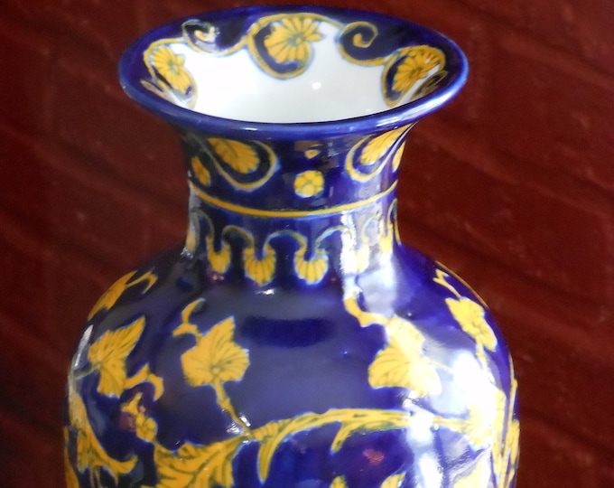 Chinese Cobalt Yellow Floral Pattern Porcelain 10-Inch Vase