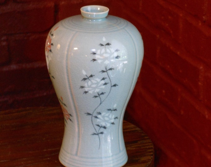 Delicate Floral Design Bud Vase