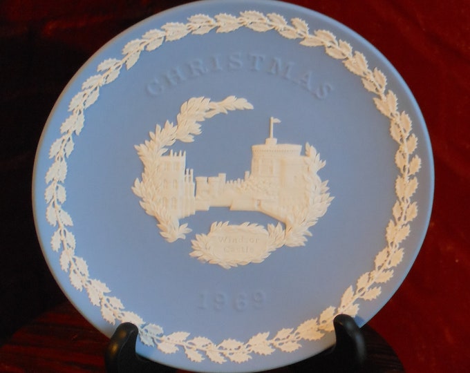 Wedgwood Windsor Castle 1969 Commemorative Christmas Plate