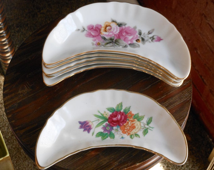 Six Crescent-Shaped Floral Pattern With Gold Trim Dishes