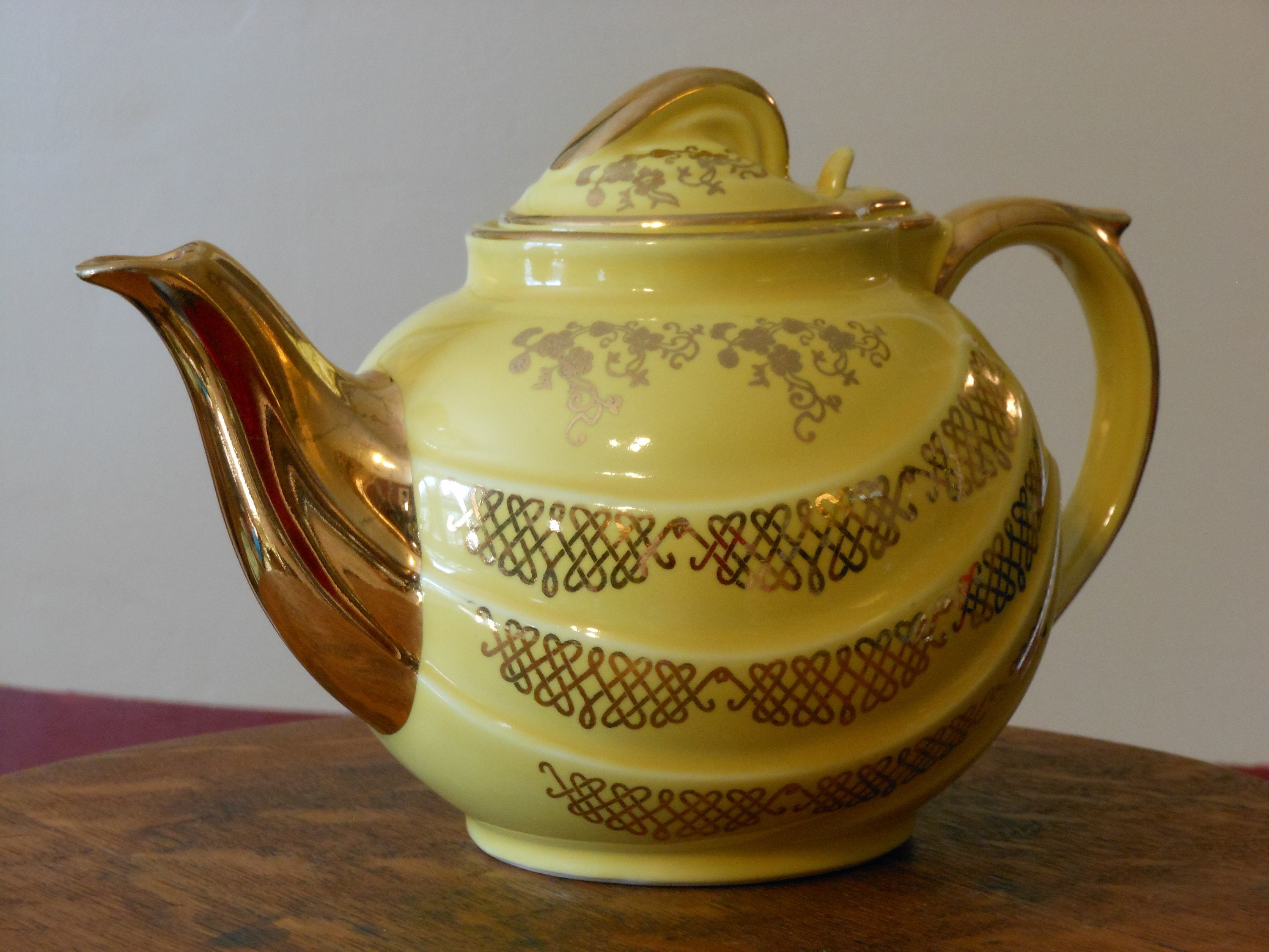 Hall Yellow & Gold 6Cup Tea Pot