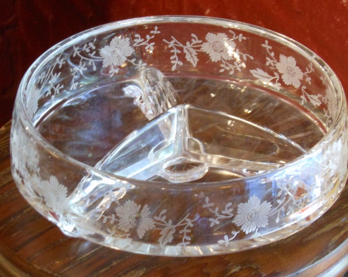 Round Sectioned Etched Floral Candy/Fruit/Crudite Bowl