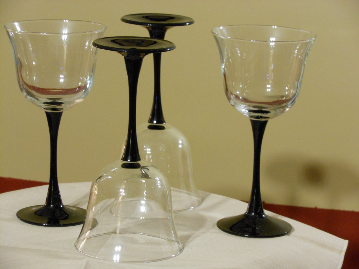Set of Four Luminarc Americana White Wine Glasses with Black Stems