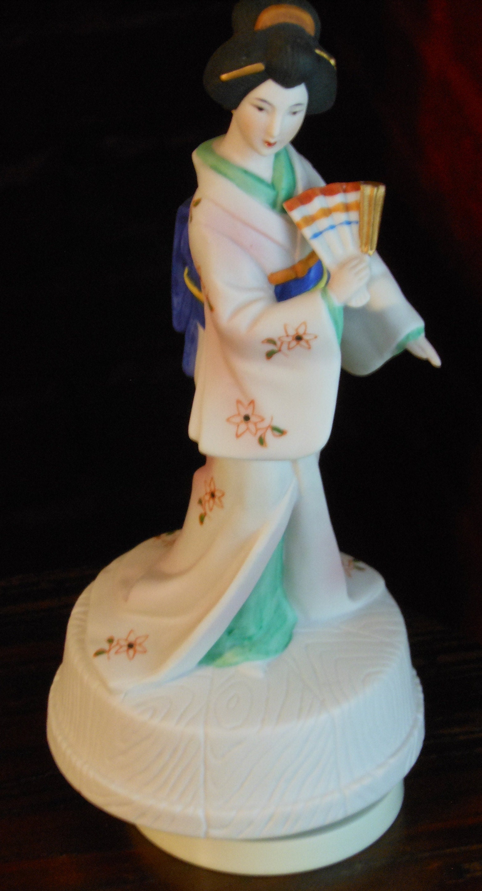 Maruho Porcelain Japanese Geisha Girl Spinning Music Box