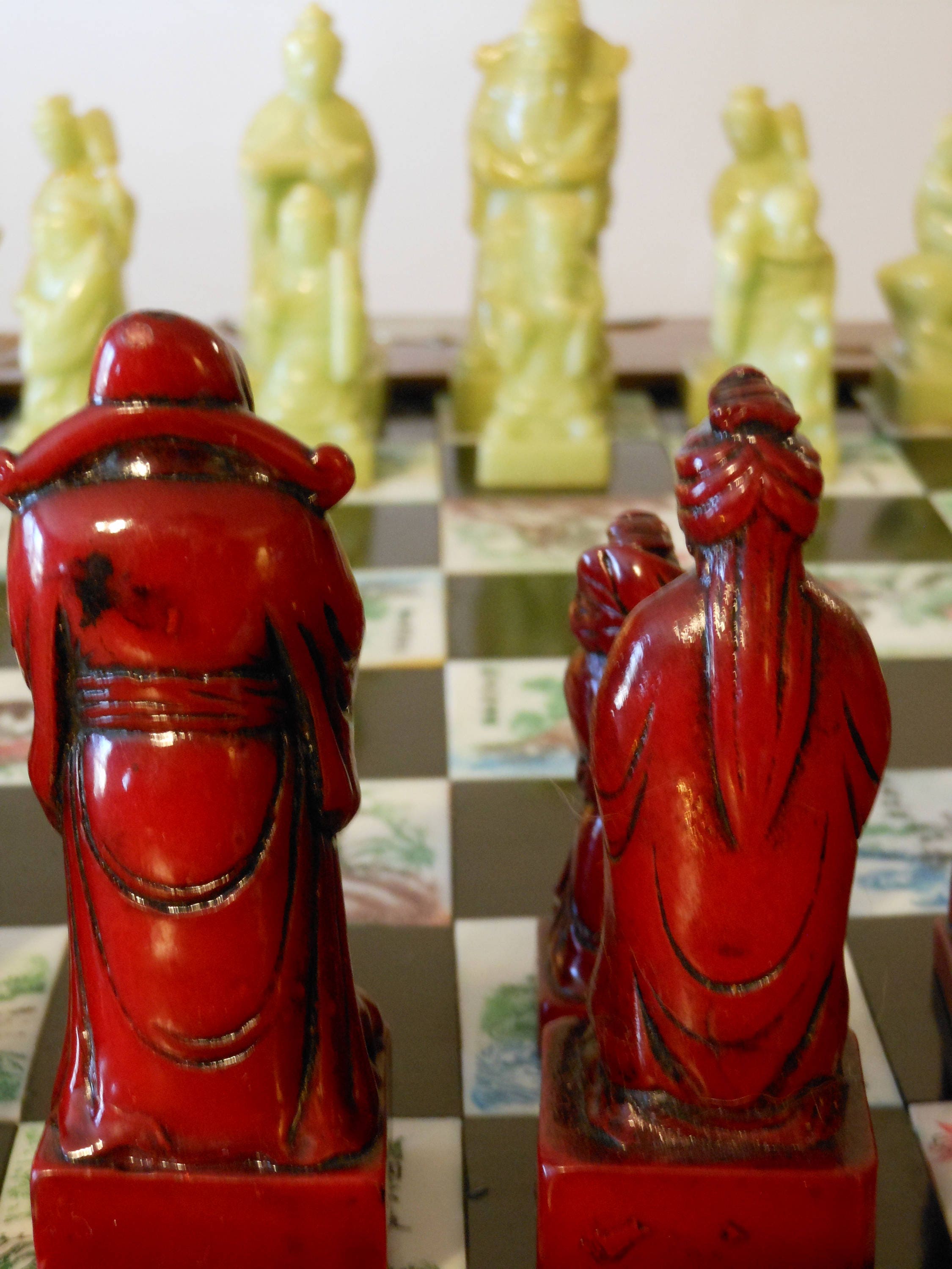 Solid wood folding chessboard imitation jade chess pieces Western chess retro European ornaments