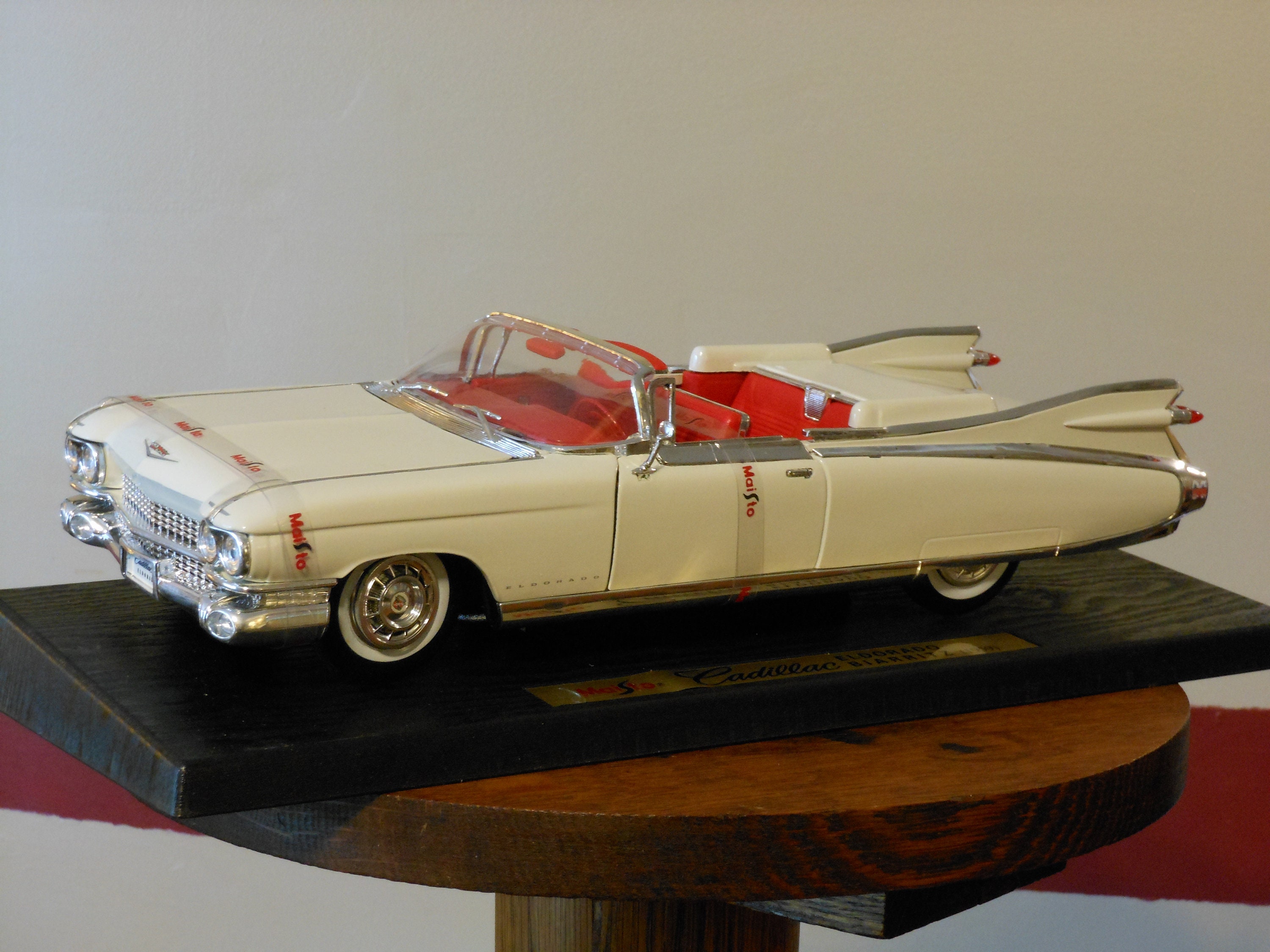 Maisto Special Edition Cadillac Eldorado Biarritz 1:18