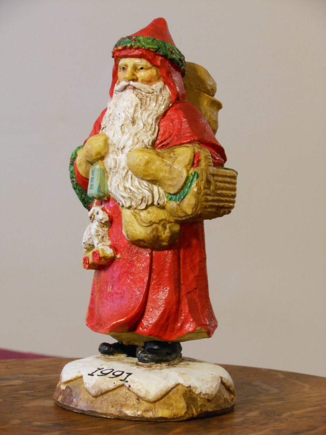 Vintage Resin Santa Claus Figurine (1991)