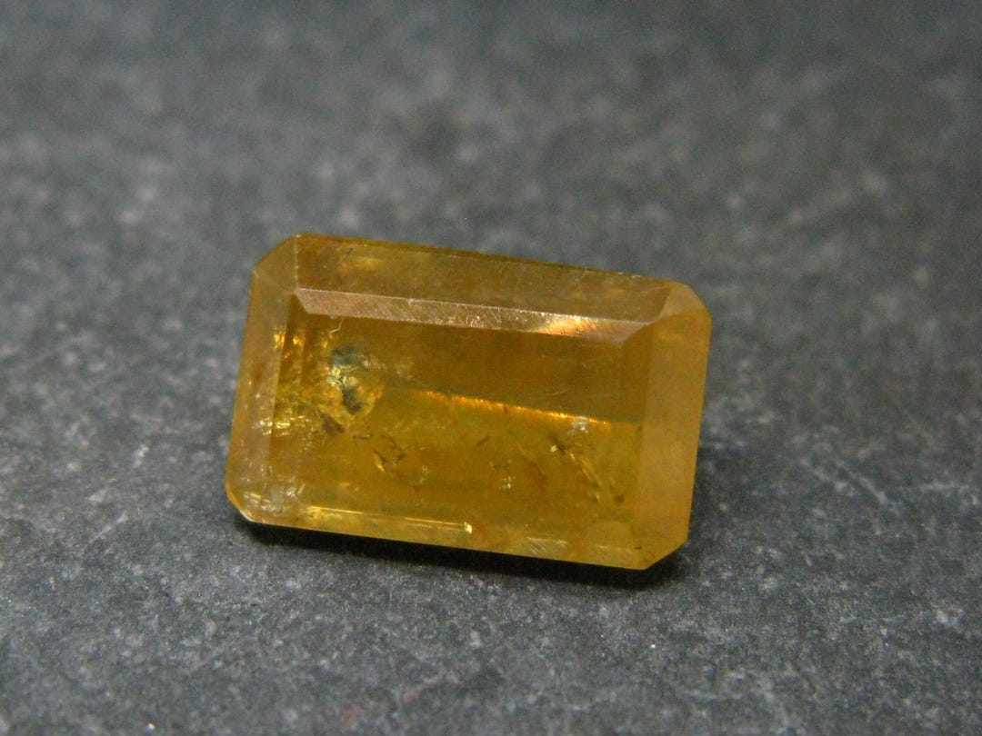 Pierre Scheelite Jaune Taillée - 5.40 Carats - Coupe émeraude - Rare Et Grosse