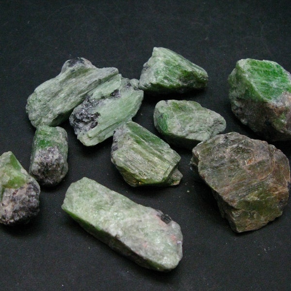 Lot of 10 Neon Tremolite Crystals from Tanzania - 400 Carats (80 Grams)