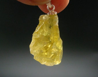 Ciondolo in argento con cristallo Heliodor (giallo berillo) dal Brasile - 1,2" - 3,67 grammi