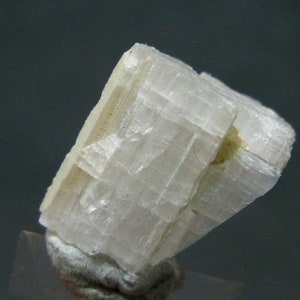 Cristal de berilonita de gema rara de Pakistán - 0,4" - 5,25 quilates