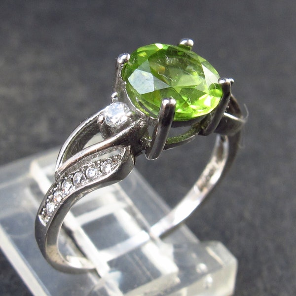 Cute Natural Gemmy Faceted Peridot Olivine Rhodium Plated Sterling Silver Ring  - Size 6 - 1.94 Grams