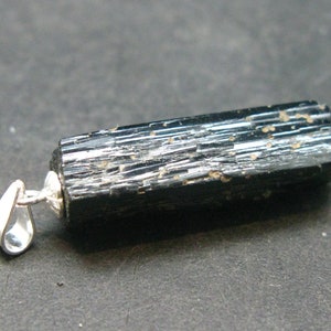Colgante de plata con cristal de ilvaita de China - 1,3" - 3,75 gramos
