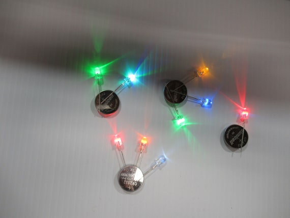 Mini LED Lights (Box of 25) - LED Button Light with Flashing Glow Clip On  LED Body and Balloon Lights (Red)