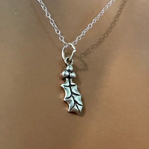 Sterling Silver Holly Leaf Charm Necklace, Sterling Silver Holly Berry Leaf Necklace, Silver Holly Berry Leaf Necklace, Holly Leaf Necklace