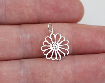 Sterling Silver Openwork Daisy Charm Pendant (21x15x1mm)