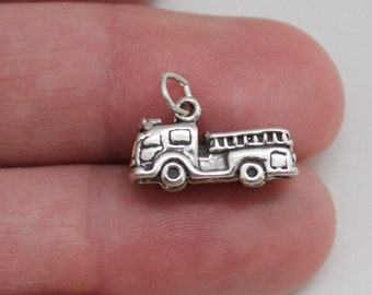 Charm de camión de bomberos en plata de ley 3D