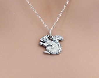 Sterlingzilveren eekhoorn bedelketting: realistische dierenhanger