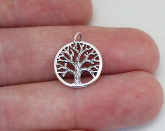 Ciondolo in argento sterling testurizzato con albero della vita