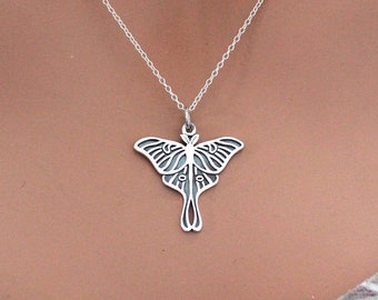 Collier de charme Luna Moth gravé en argent sterling, collier Luna Moth gravé en argent sterling, collier de charme Luna Moth gravé en argent