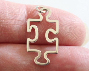 Dije de pieza de rompecabezas de concienciación sobre el autismo en plata de ley