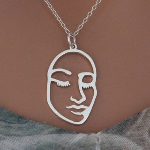 Collier breloque visage ajouré stylisé en argent sterling, collier pendentif visage ajouré en argent, collier breloque visage ajouré, collier visage