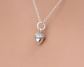 Halsband med ekollon i sterlingsilver: Litet berlockhänge