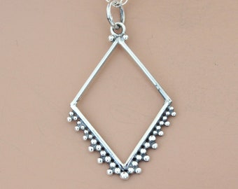 Sterling Silber Diamant Charm Halskette: Granulierter Geometrischer Anhänger
