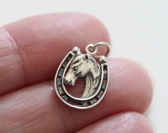 Pendentif tête de cheval tête de cheval très expressive