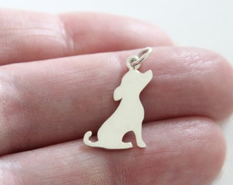 Dije de silueta de perro en plata de ley