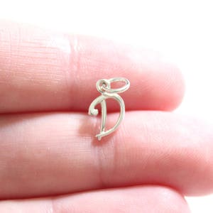 Charm de plata de ley con inicial D en cursiva, Charm con letra D, Charm con inicial D en cursiva, Charm con letra D, Charm con letra D en cursiva, Charm con inicial D