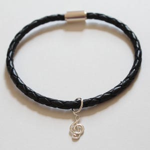 Lederarmband mit Sterling Silber Violinschlüssel Charme, Musik Armband, Musik Note Bettelarmband, Violinschlüssel Bettelarmband, Musik Charme