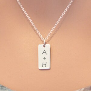 Collar con dije de plata esterlina con dos iniciales, collar con dos iniciales para pareja, regalo para novia, collar de aniversario para novia, letras