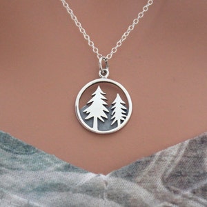 Pendentif arbre et montagne en argent sterling, collier pendentif camping en argent, collier randonnée, collier pendentif pin, collier pour campeur