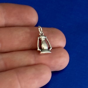 Sterling Silber Licht den Weg Laterne Charme, Laterne Charme Silber, Laterne Anhänger, Camping Laterne Charme, Camping Laterne Anhänger
