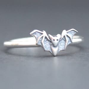 Sterling Silver Flying Bat Ring, Sterling Silver Vampire Bat Ring, Sterling Silver Nocturnal Flying Animal Bat Ring, Silver Flying Bat Ring