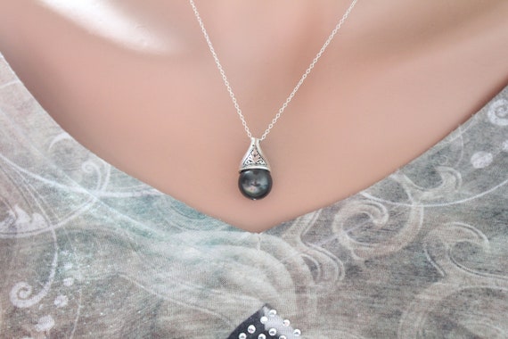 Black pearl diamond necklace deals