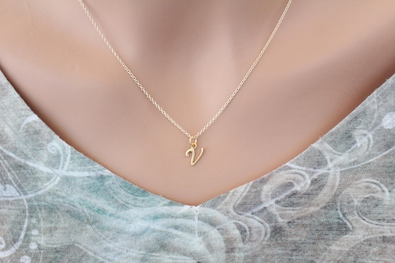 Initial V Necklace – Wonther