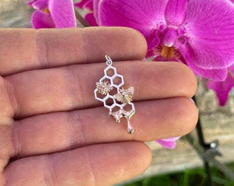 Charm de panal y abejas de plata de ley: Colgante con gotas de miel