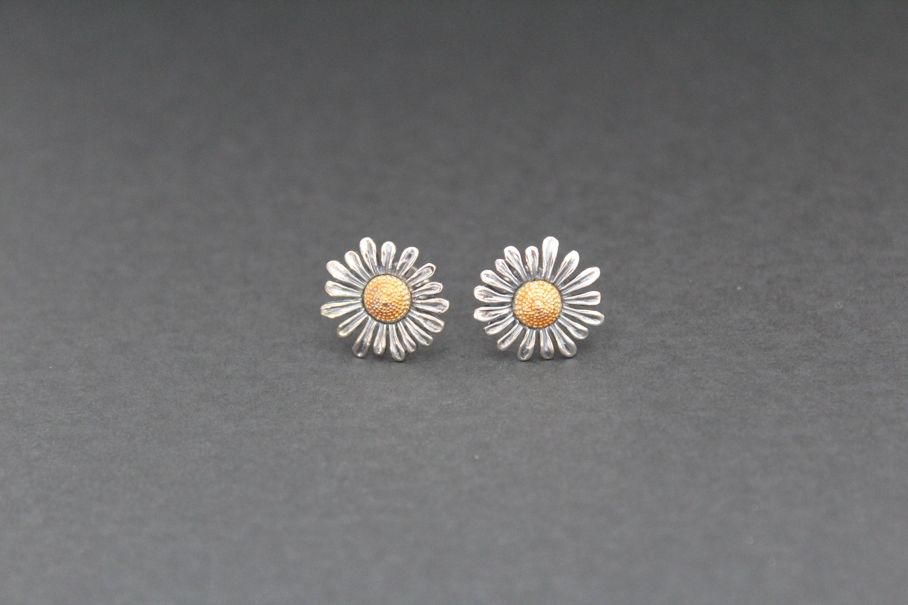【STONEHENgE】Silver Daisy Flower One Touch Earrings K1838 Sterling Silver Daisy Post Earrings, Sterling Silver Daisy