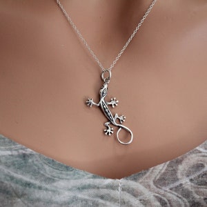 Collar con dije de geco en plata esterlina, collar con dije de lagarto geco en plata esterlina, collar de lagarto geco en plata, collar de lagarto geco