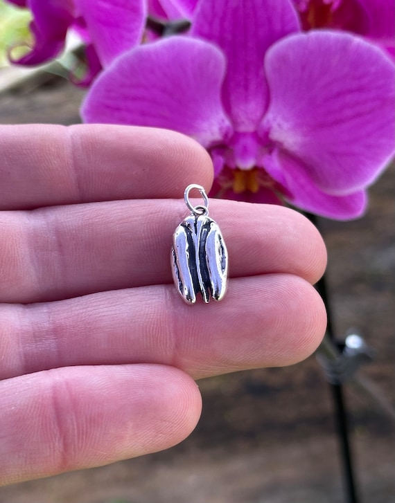 Pecan Charm Nut 2D Sterling Silver Pecan Charm Nut 2D Sterling Silver
