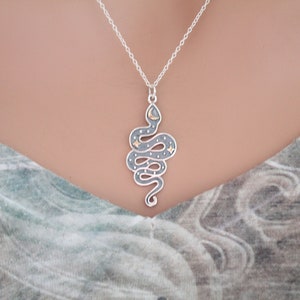 Sterling Silber Schlange Anhänger mit Bronze Mond und Sterne Halskette, Silber Schlange Anhänger mit Bronze Mond und Sterne Halskette, Schlangen Halskette