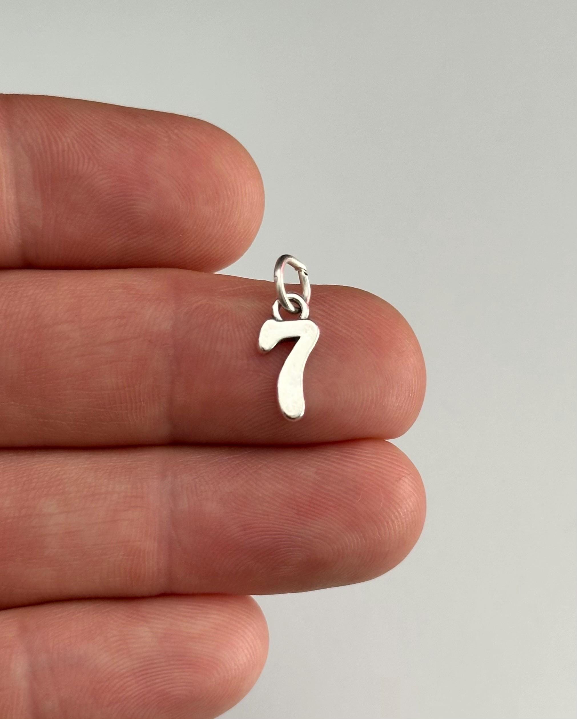 Numero 7 PICCOLO charm in argento sterling .925 x 1 Numeri Sette