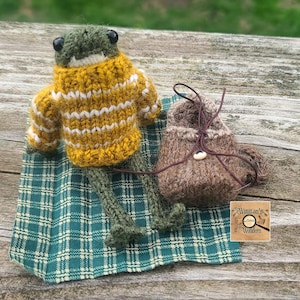 Knit Plush Frog Articulated In Cozy Sweater Adventuring Backpack Mini Character
