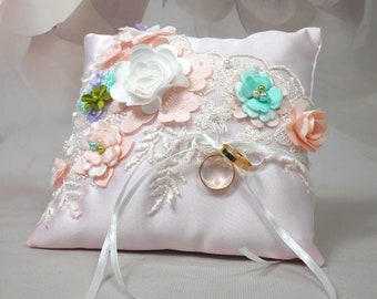 Boho ring cushion in pink with elegant 3-D lace vintage